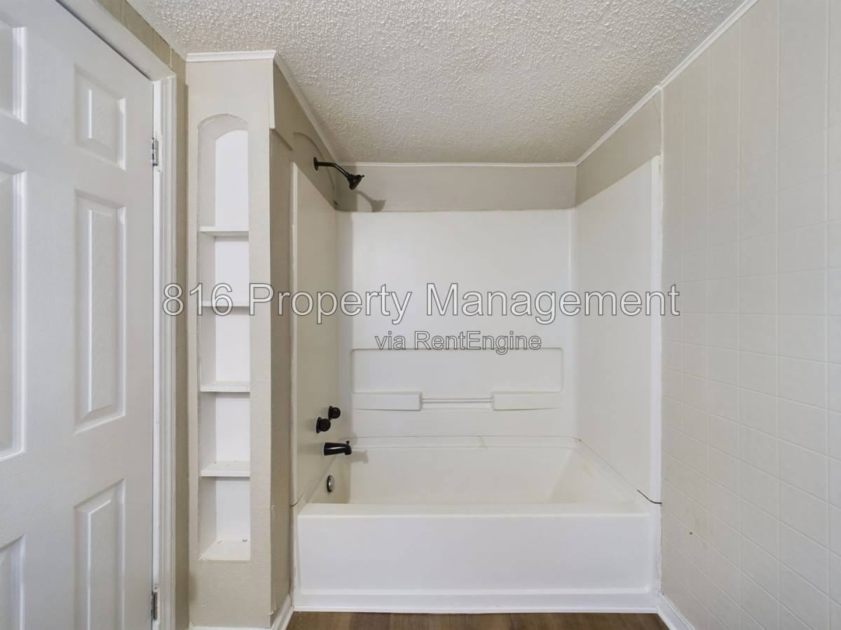 1013 W S Ave #2 - Photo 7 of 10