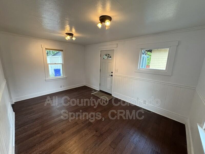 217 E Jefferson St - Photo 2 of 12