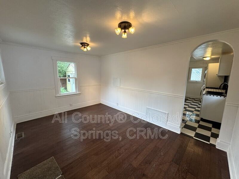 217 E Jefferson St - Photo 3 of 12