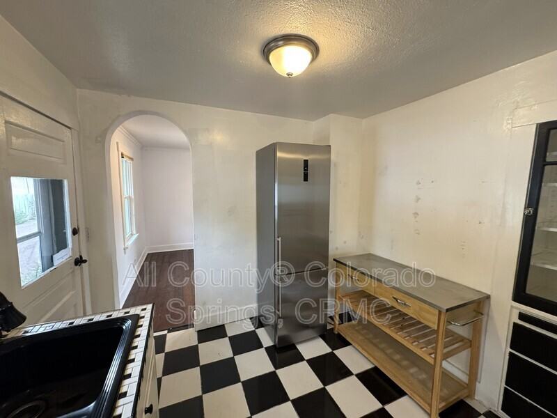 217 E Jefferson St - Photo 5 of 12