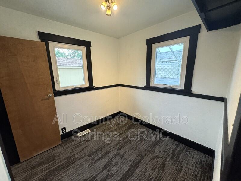217 E Jefferson St - Photo 7 of 12