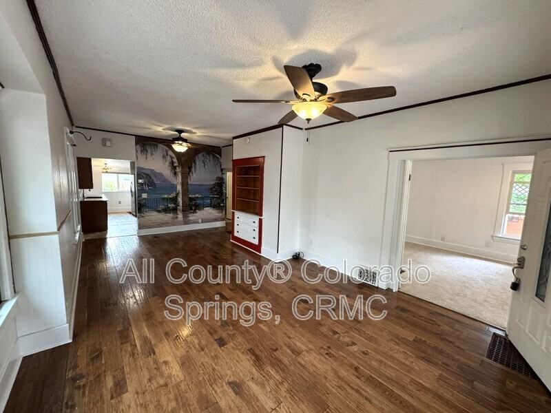 219 E Jefferson St - Photo 2 of 25