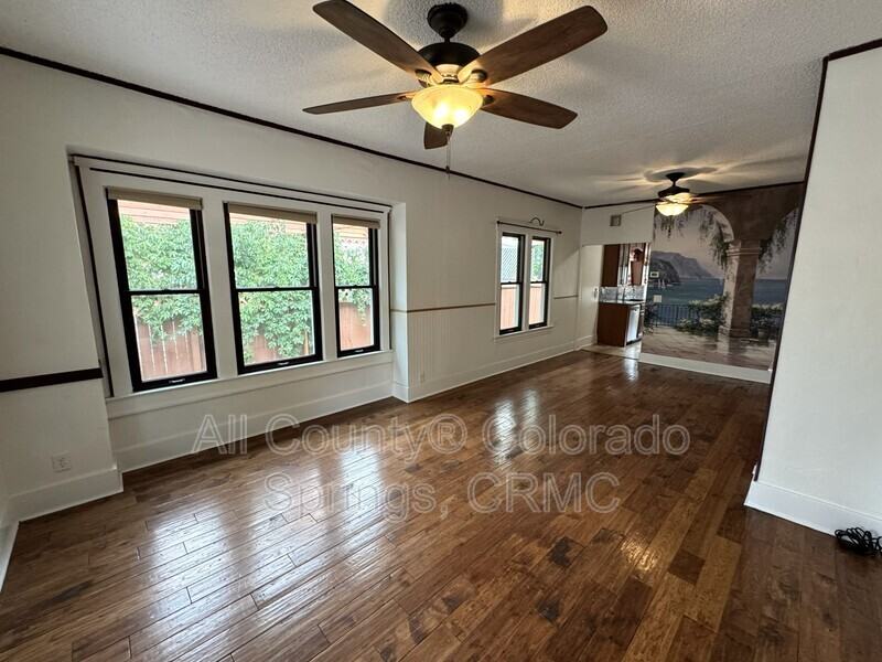 219 E Jefferson St - Photo 3 of 25