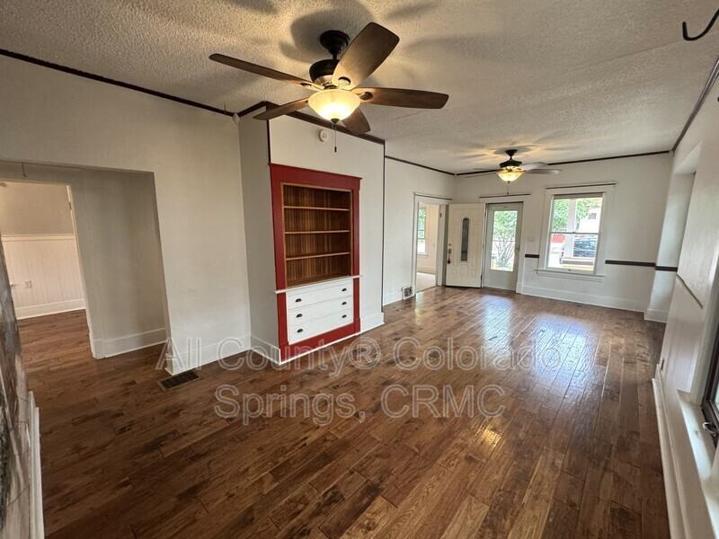 219 E Jefferson St - Photo 4 of 25