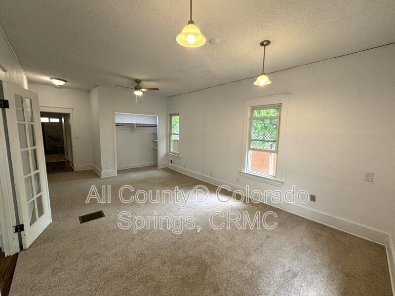 219 E Jefferson St - Photo 5 of 25