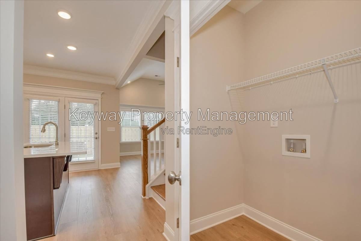 775 Bronze Way - Photo 2 of 8