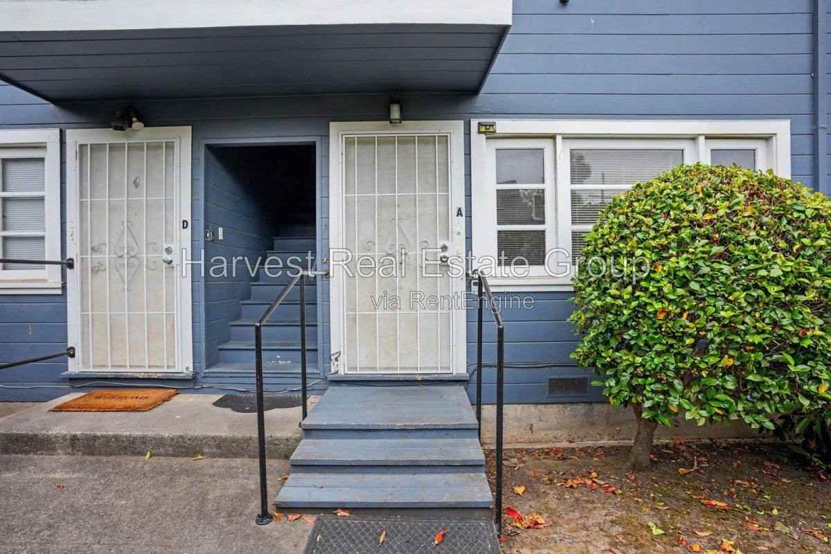2233 9th St #A - Photo 2 of 10
