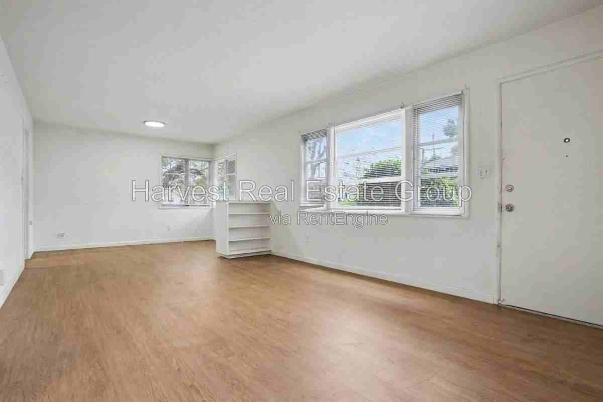 2233 9th St #A - Photo 3 of 10