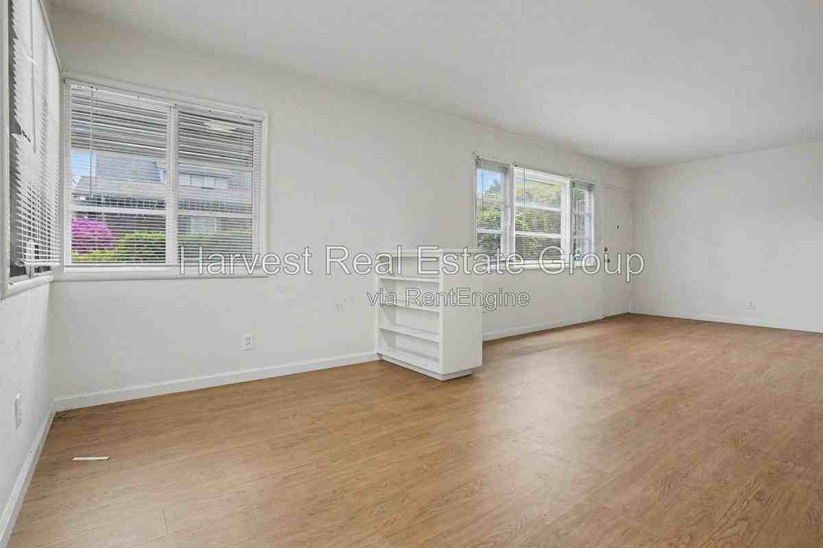 2233 9th St #A - Photo 4 of 10
