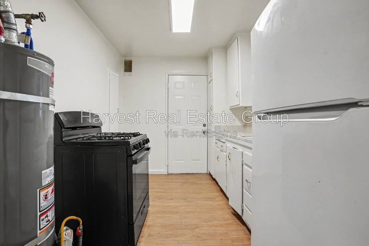 2233 9th St #A - Photo 6 of 10