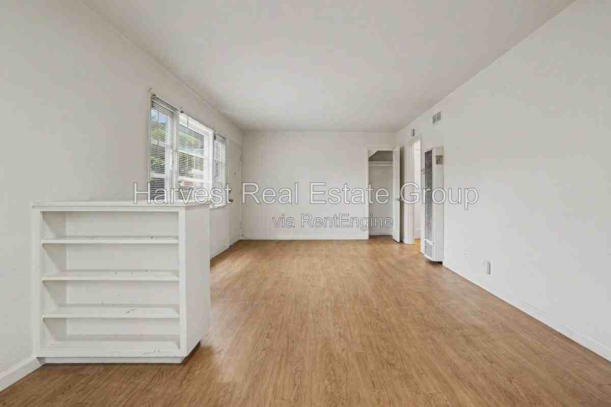 2233 9th St #A - Photo 7 of 10