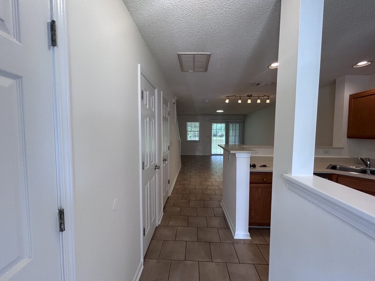 957 Pendant Cir - Photo 2 of 32