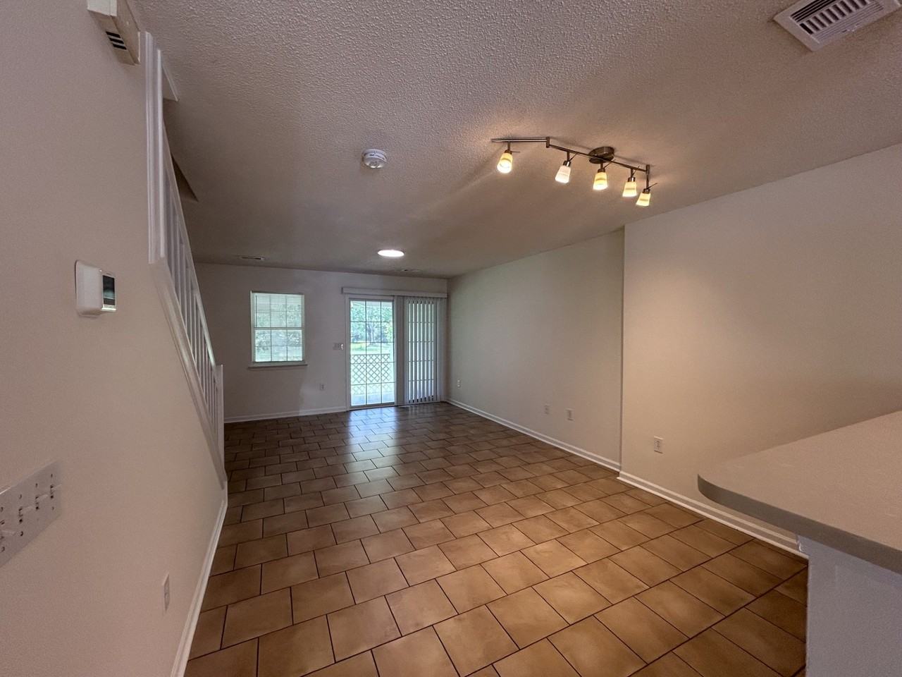 957 Pendant Cir - Photo 3 of 32
