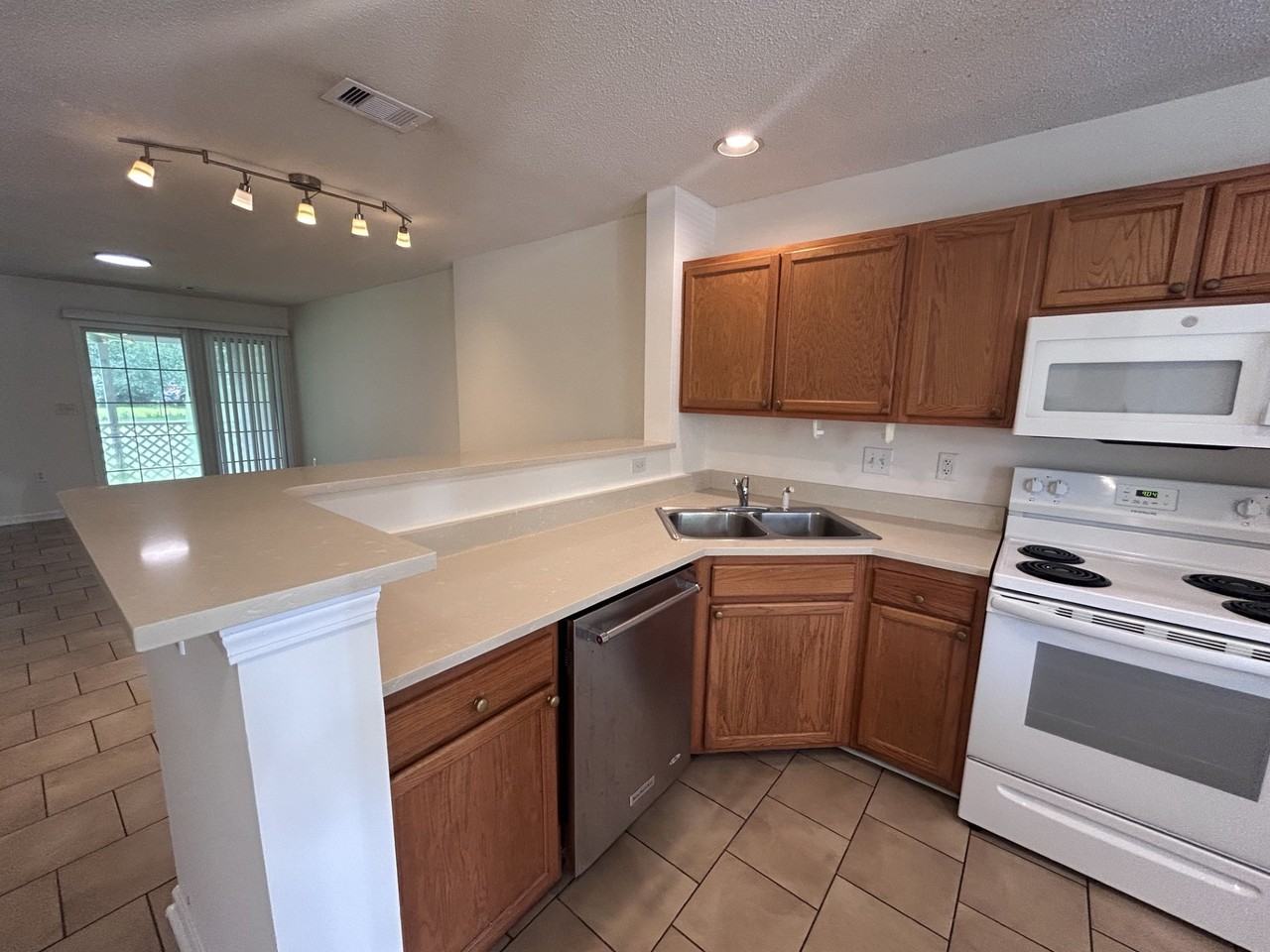 957 Pendant Cir - Photo 5 of 32