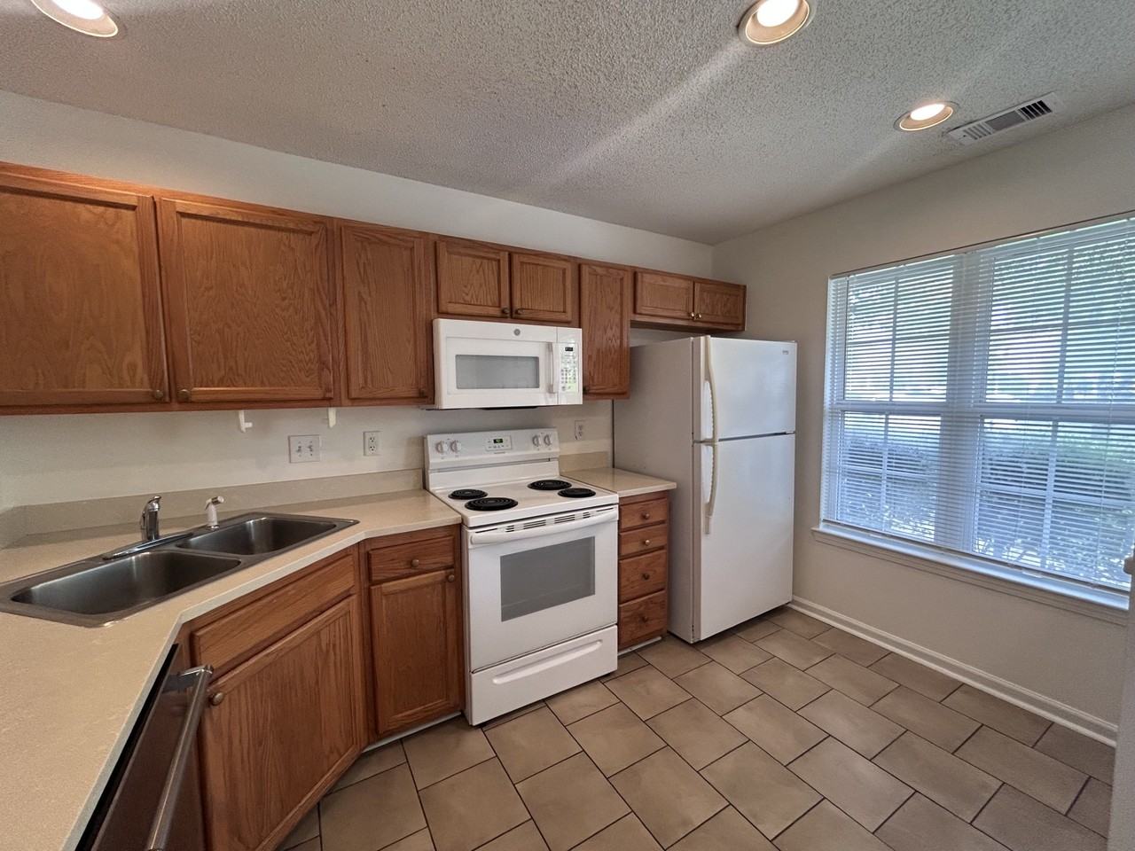 957 Pendant Cir - Photo 6 of 32