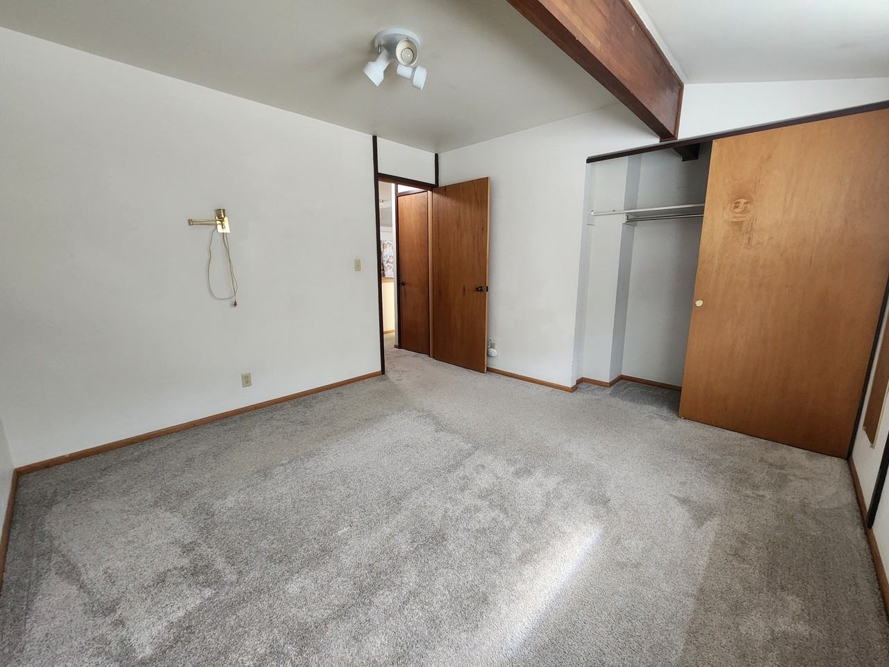 520 12th St E - Photo 7 of 14
