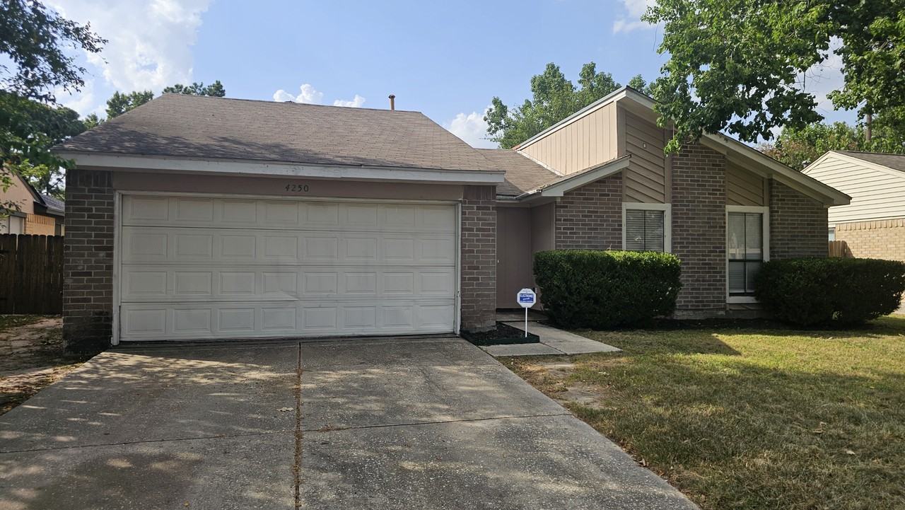 4250 Southchase Ln - Photo 2 of 19