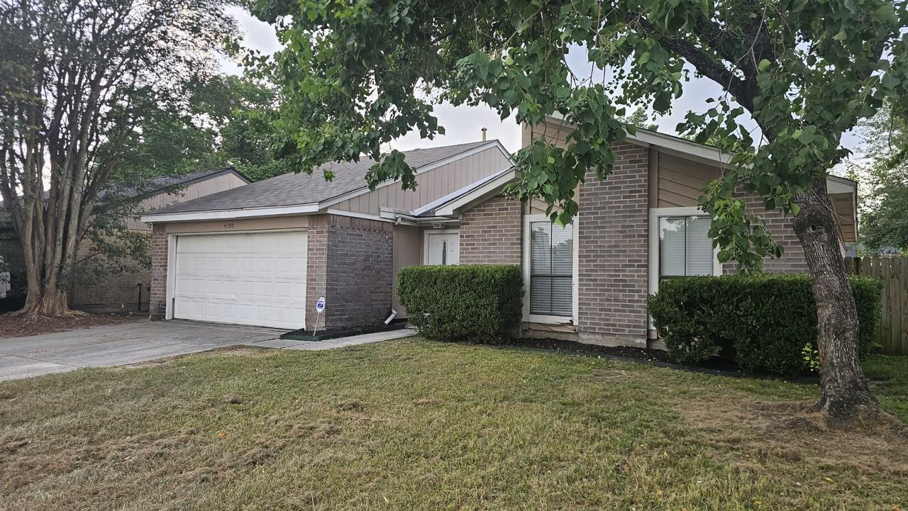 4250 Southchase Ln - Photo 3 of 19