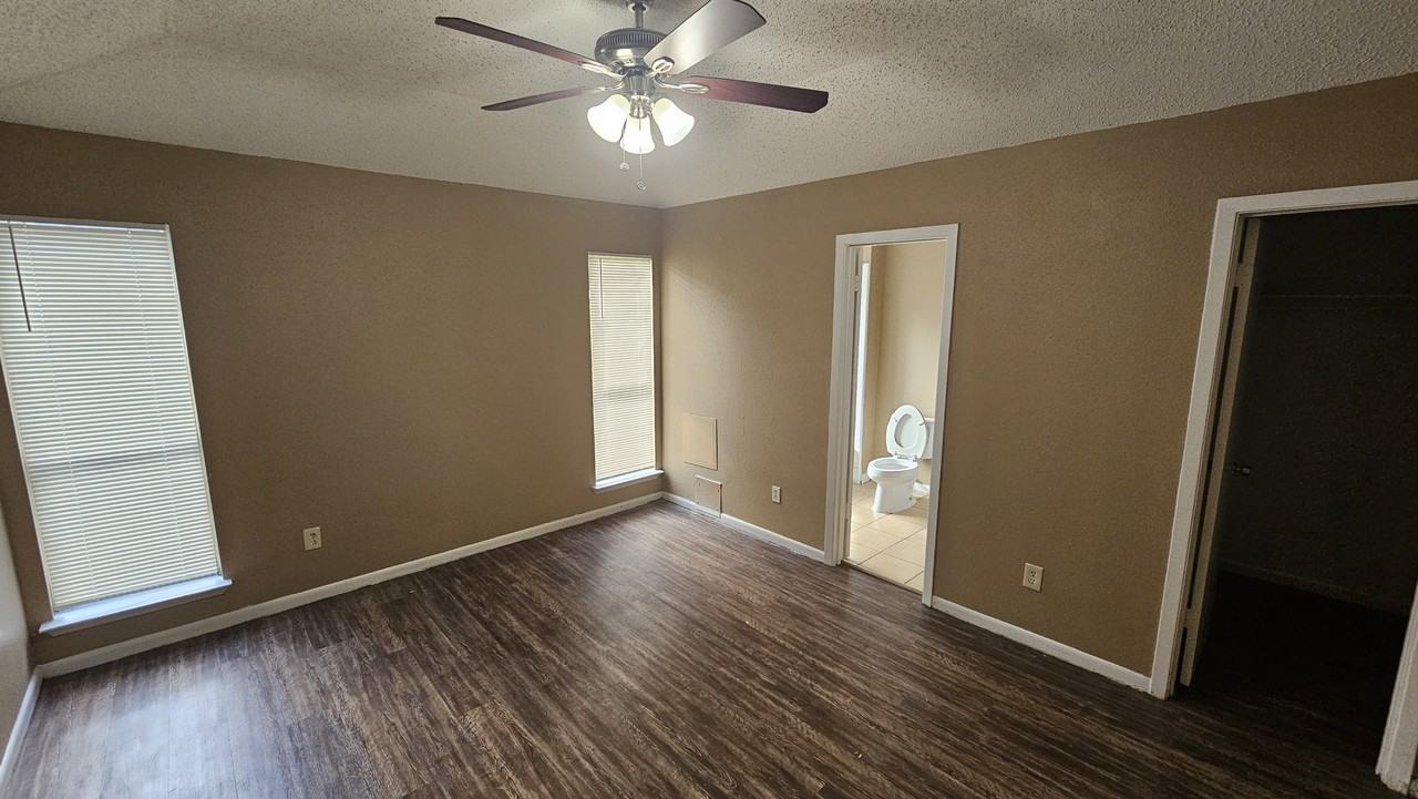 4250 Southchase Ln - Photo 6 of 19