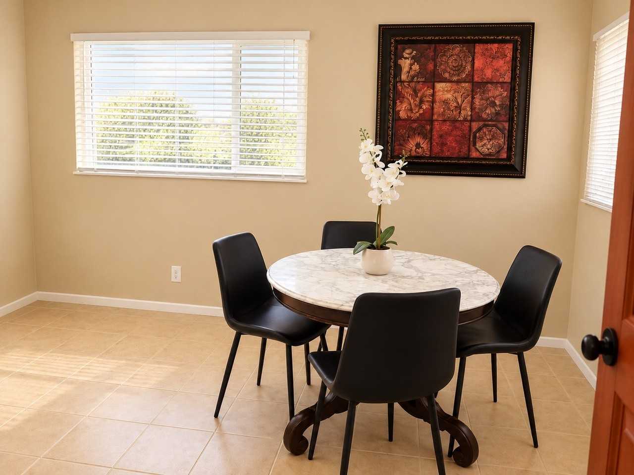 1303 Tijeras Ave Ne - Photo 4 of 19