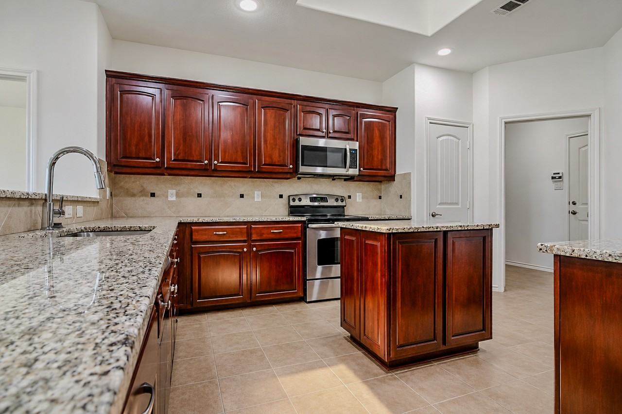 1401 Elkford Ln - Photo 3 of 8