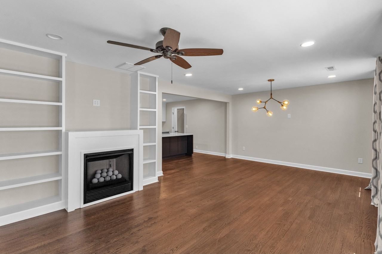 1225 Winston St - Photo 4 of 43