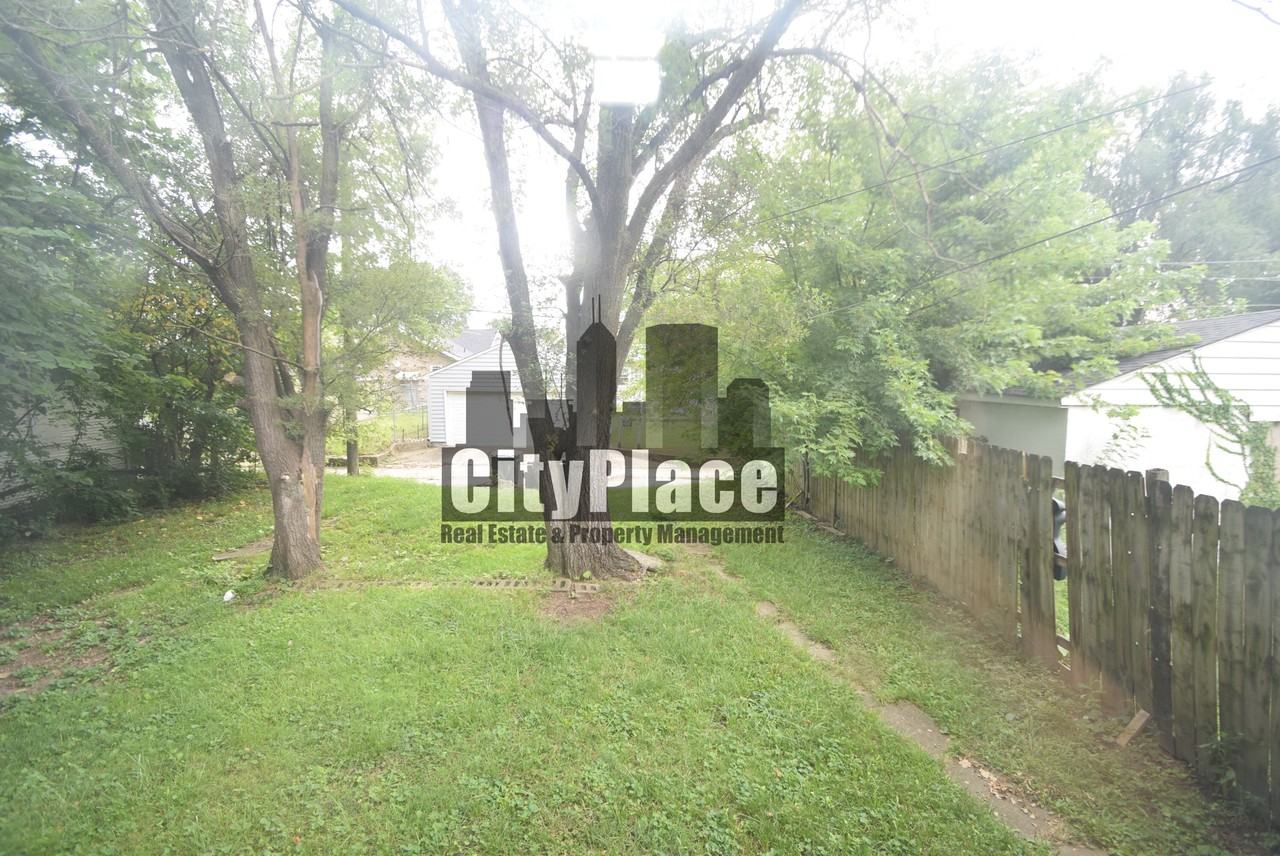 721 N Denny St - Photo 5 of 18