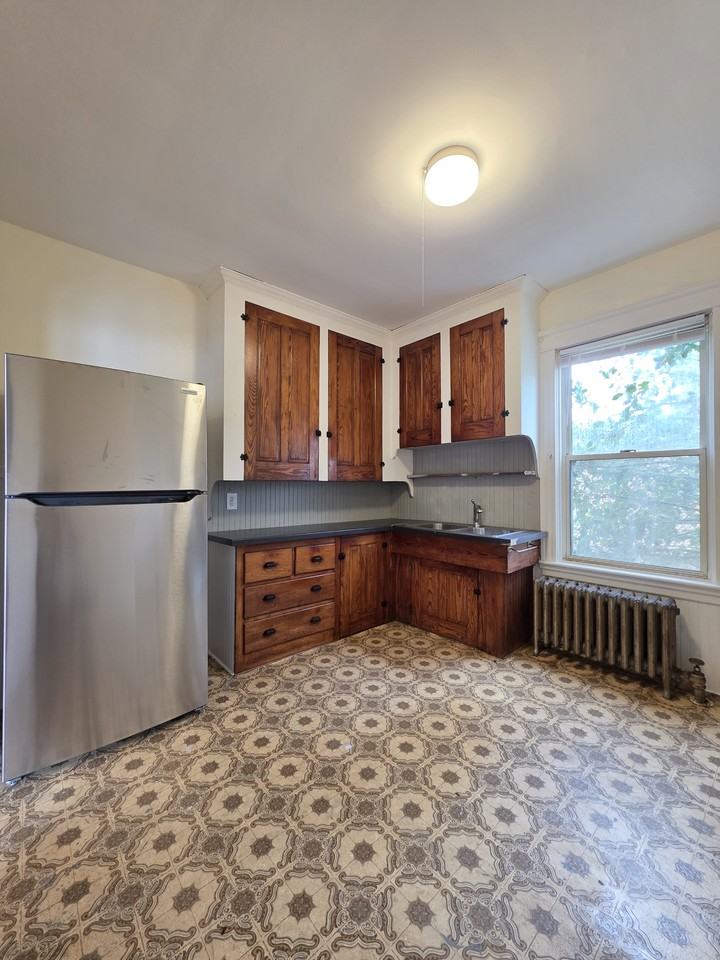82-84 Littlefield St - Photo 6 of 12
