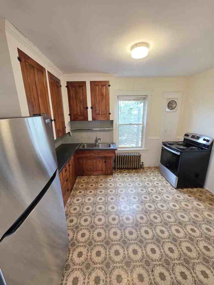 82-84 Littlefield St - Photo 7 of 12