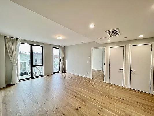 1434 31st Ave - Photo 2 of 6