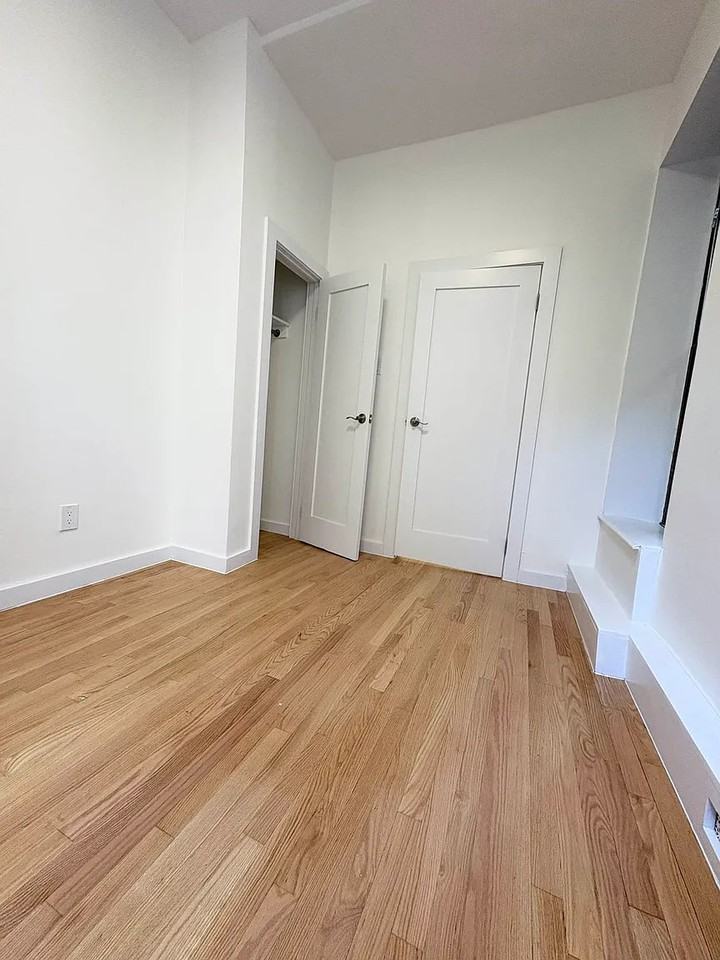 1428 Lexington Ave - Photo 3 of 6