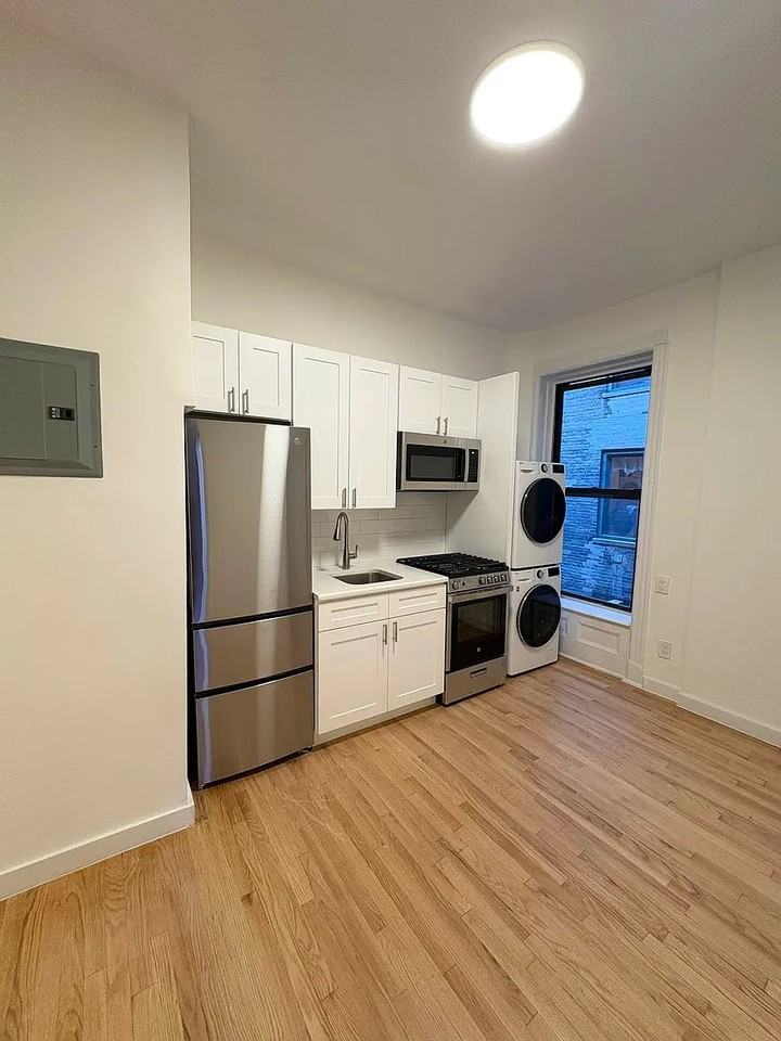 1428 Lexington Ave - Photo 4 of 6