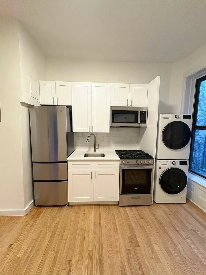 1428 Lexington Ave - Photo 5 of 6