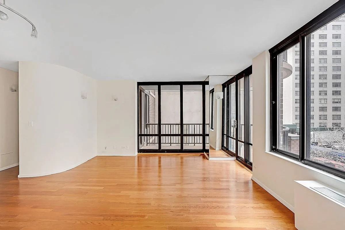 304 E 65th St - Photo 2 of 7
