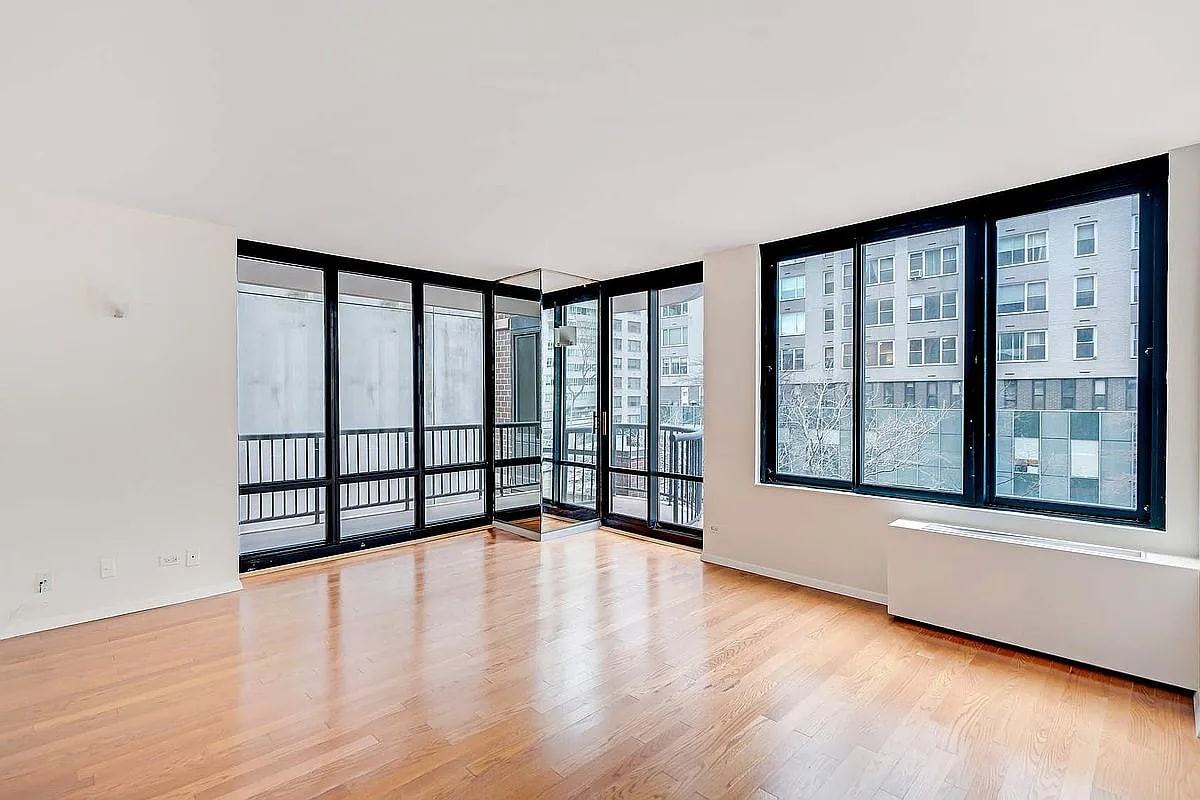 304 E 65th St - Photo 4 of 7