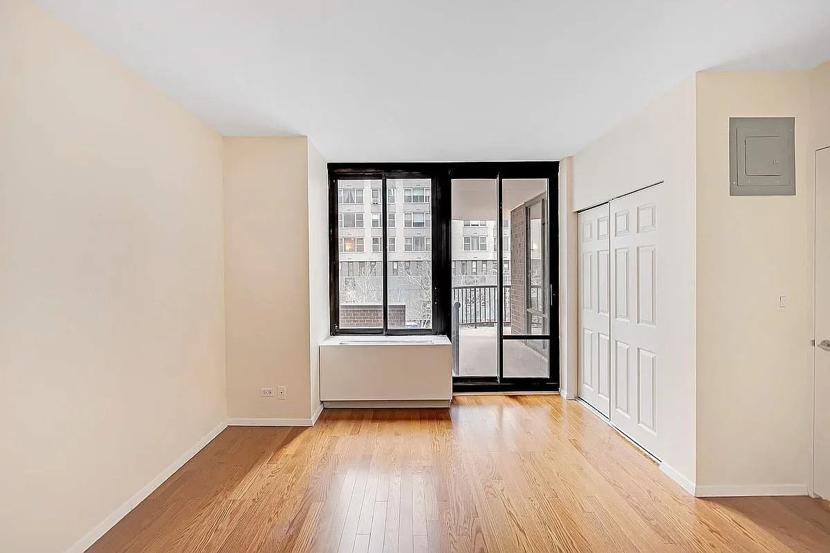 304 E 65th St - Photo 5 of 7