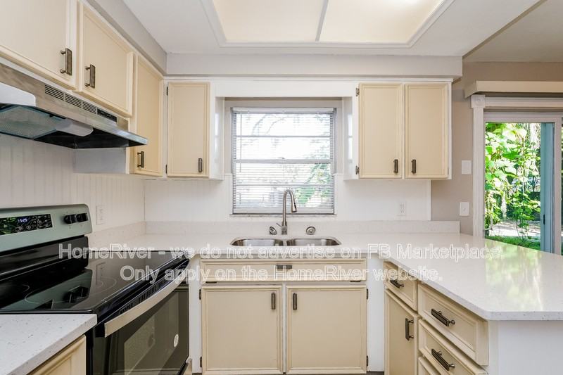 9135 Maynard Ave - Photo 6 of 19