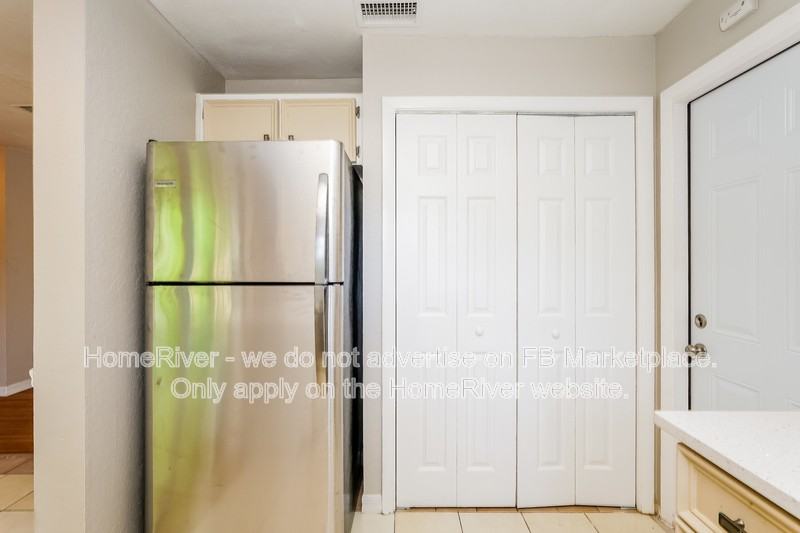 9135 Maynard Ave - Photo 7 of 19