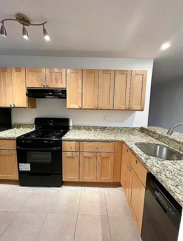 7505 113th St #2A - Photo 2 of 5