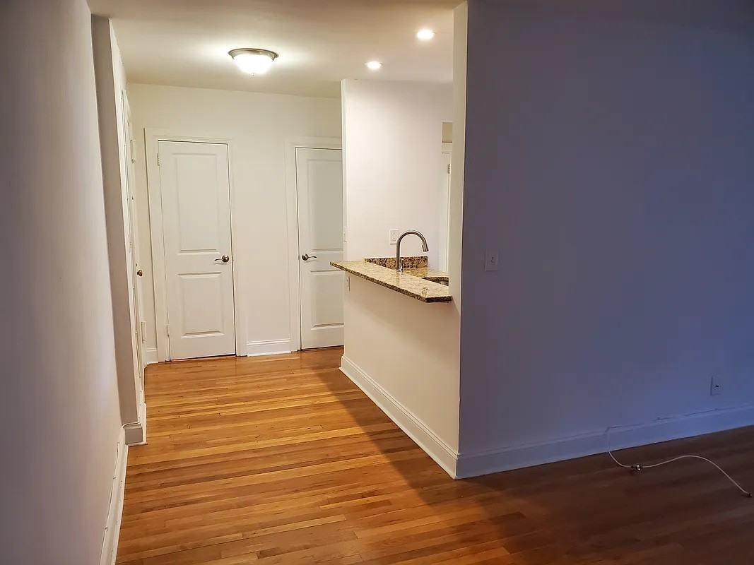 7505 113th St #2A - Photo 3 of 5