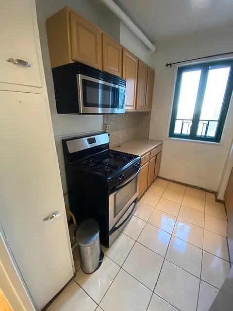 1925 Mcgraw Ave #12H - Photo 2 of 5