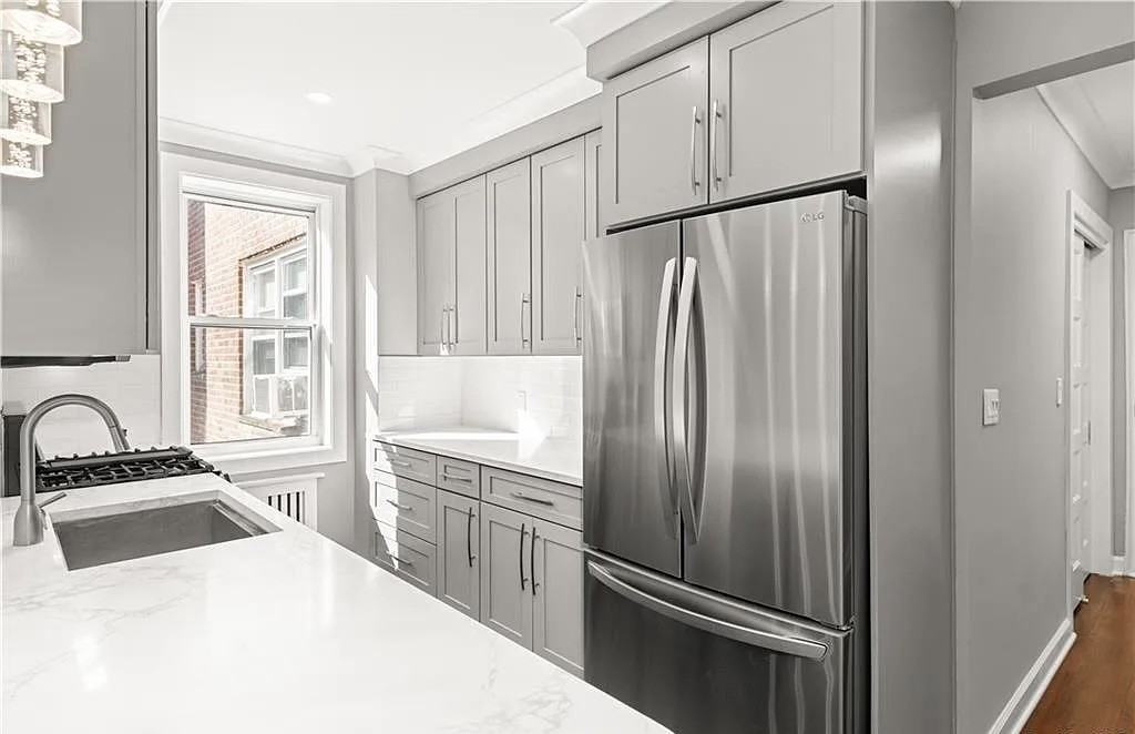 1133 Midland Ave #4D - Photo 3 of 8