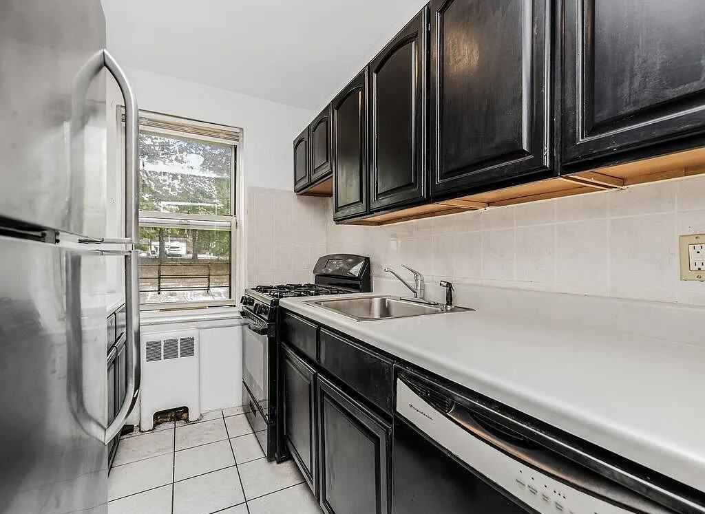 144 Ravine Ave #1C - Photo 2 of 11