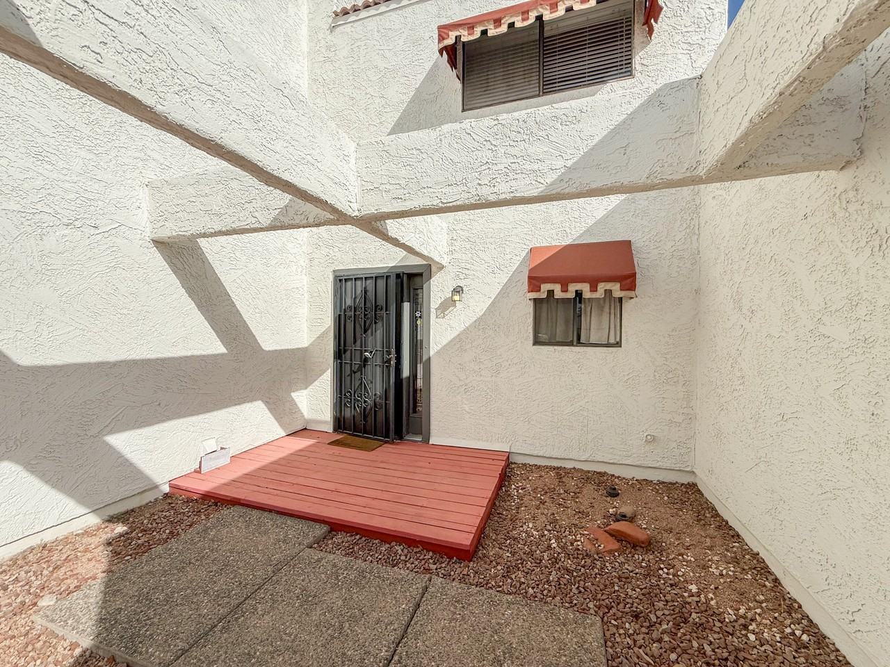 13817 N 42nd St - Photo 3 of 18