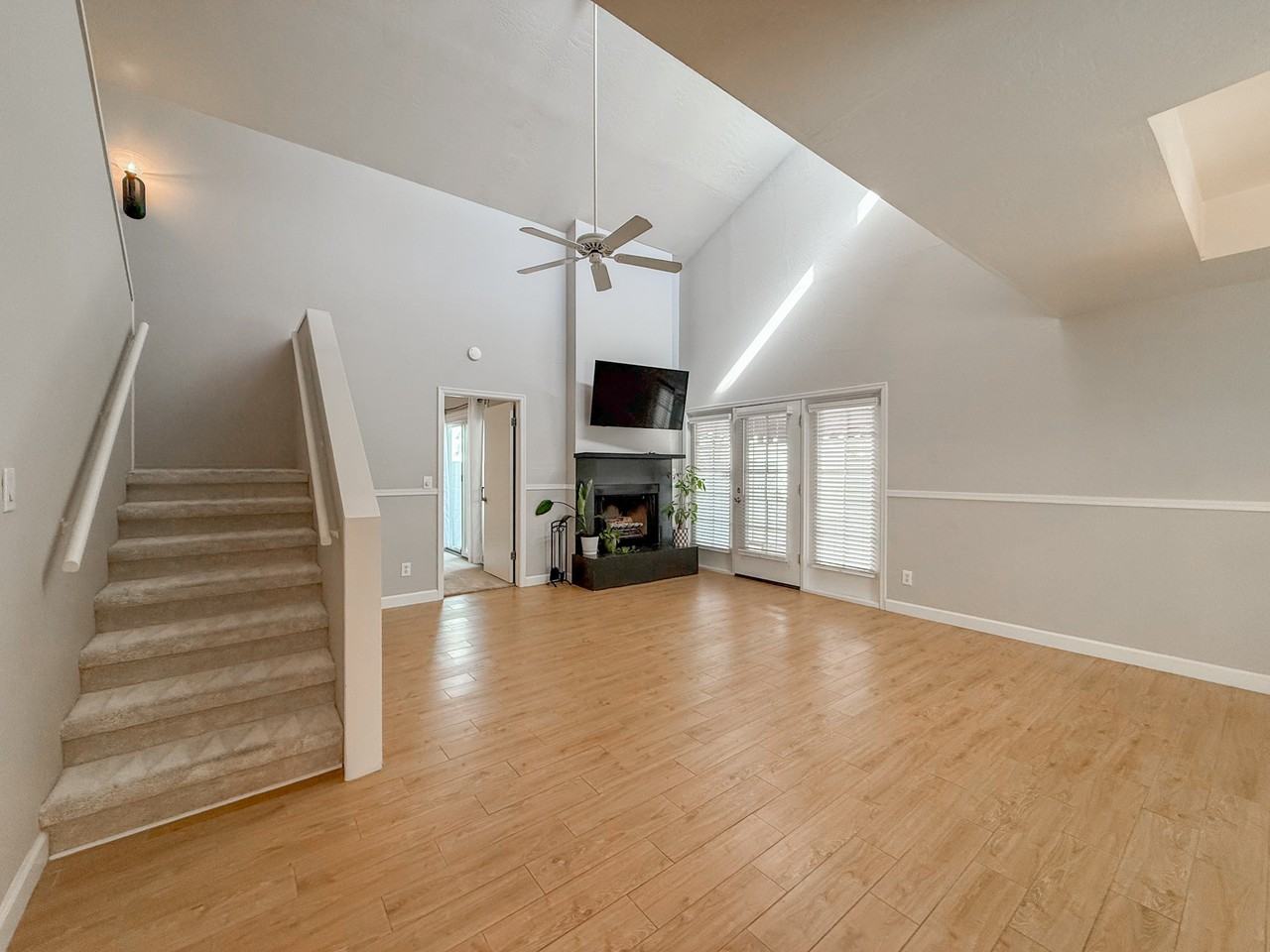 13817 N 42nd St - Photo 4 of 18
