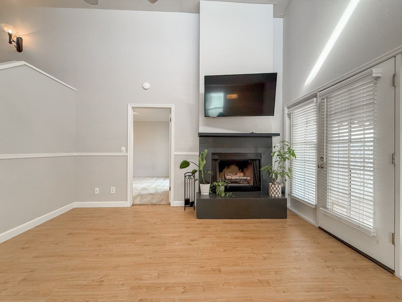 13817 N 42nd St - Photo 5 of 18