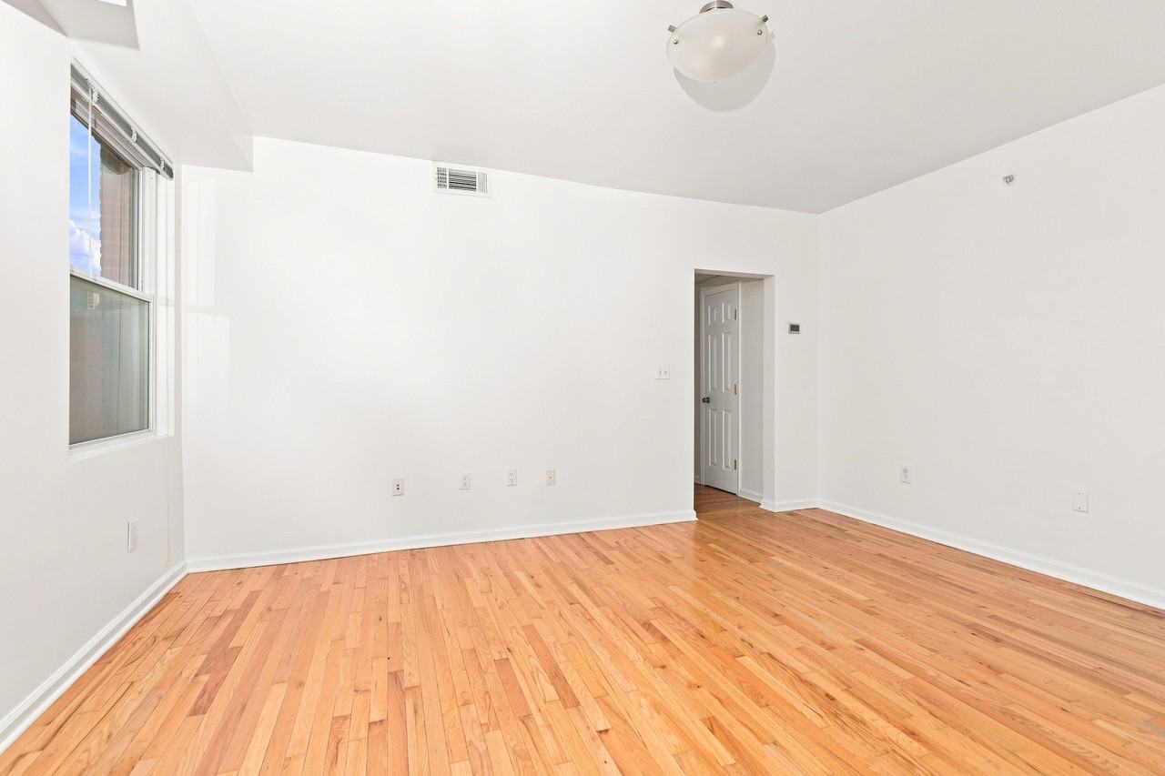 1458 Columbia Rd Nw #409 - Photo 2 of 14