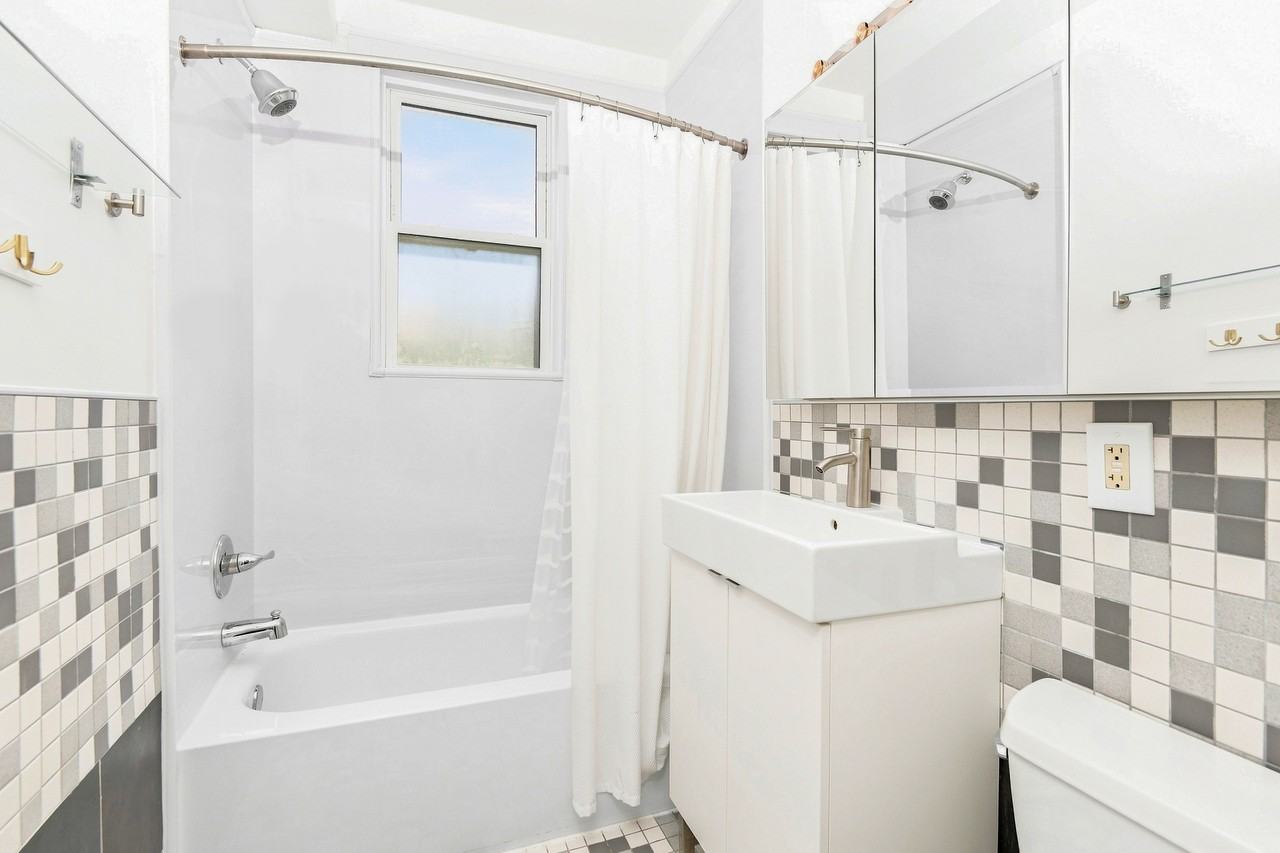 1458 Columbia Rd Nw #409 - Photo 5 of 14