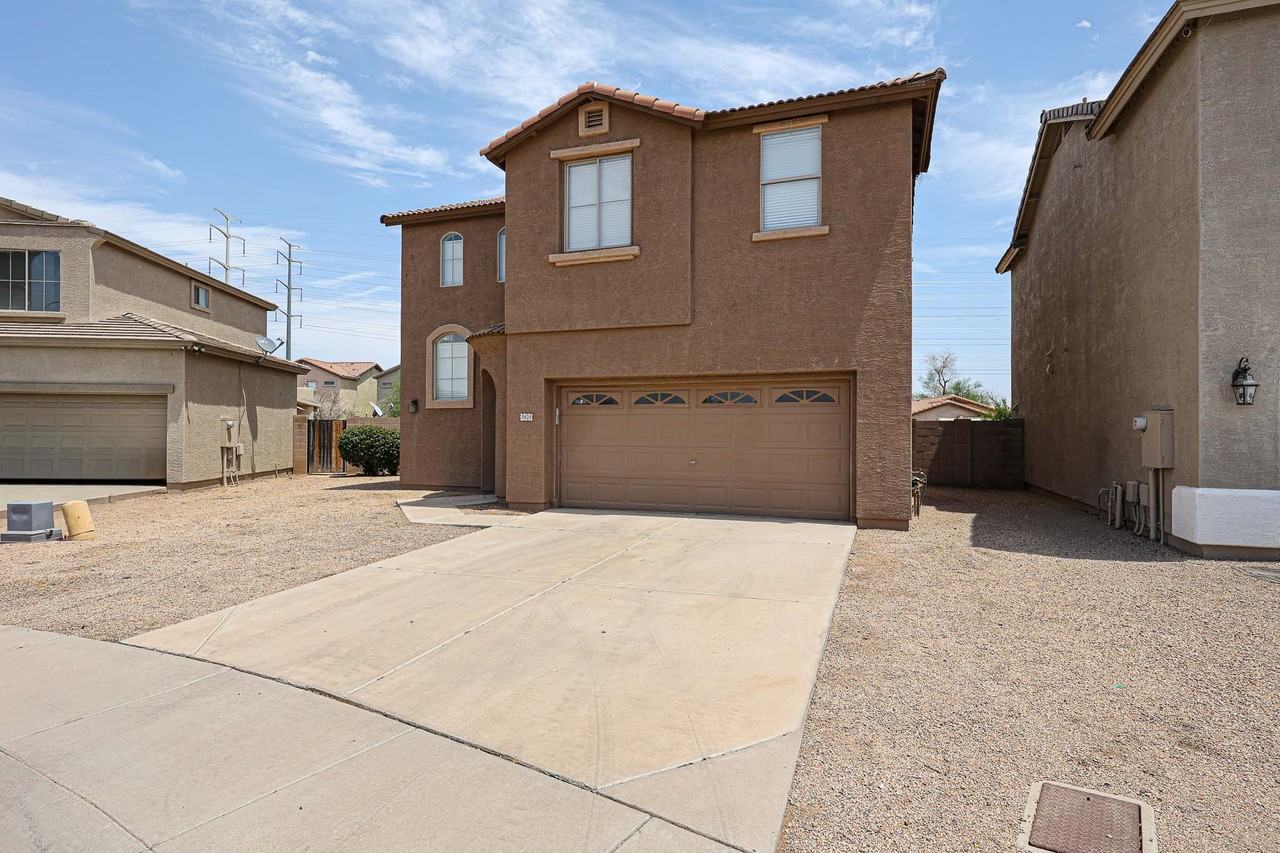 3825 S 60th Dr - Photo 2 of 38