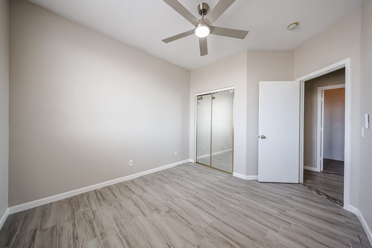 3825 S 60th Dr - Photo 4 of 38
